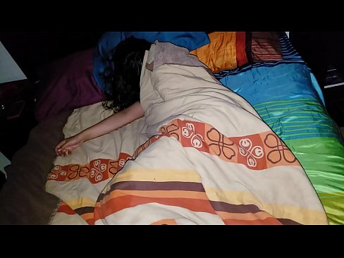 ❤️ Vicfilo kritikante sian junan duonpatrinon dum ŝi dormas. Anala porno ĉe eo.porncomixone.ru ❌